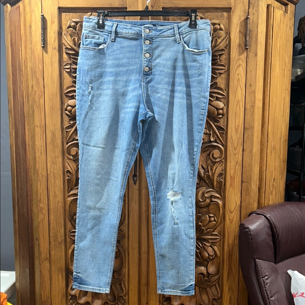 EUC Old Navy Rock Star 16 distressed slimming Jean